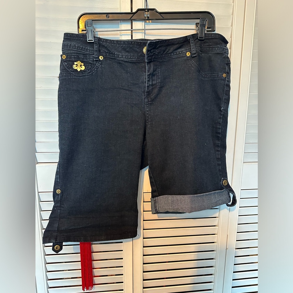 Solid black House of Dereon Jean shorts with gold hardware size 14Ww